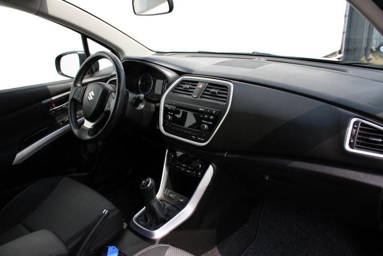 Vehicle Image 16