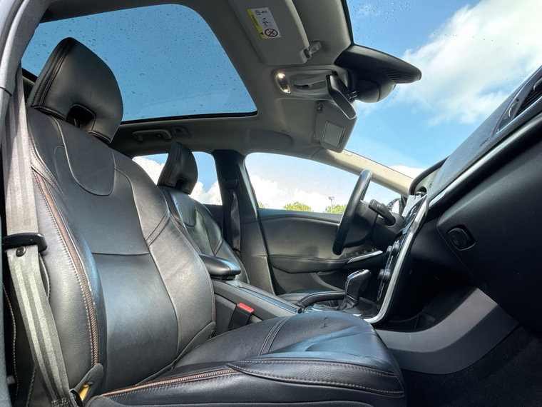 Vehicle Image 32