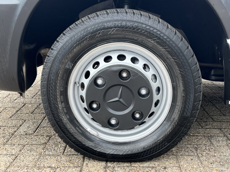 Vehicle Image 26
