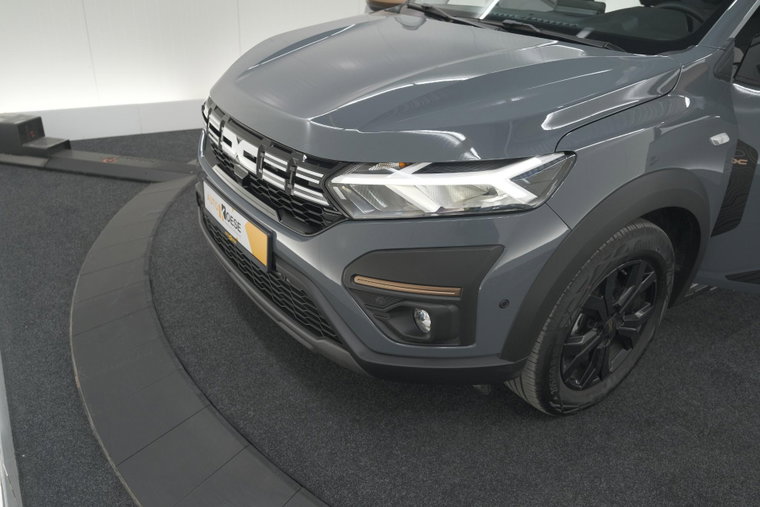 Vehicle Image 13