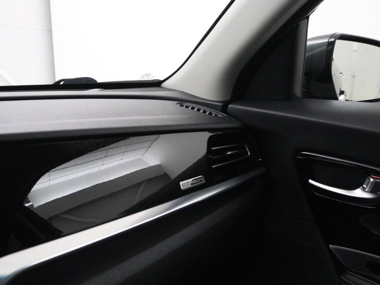 Vehicle Image 38