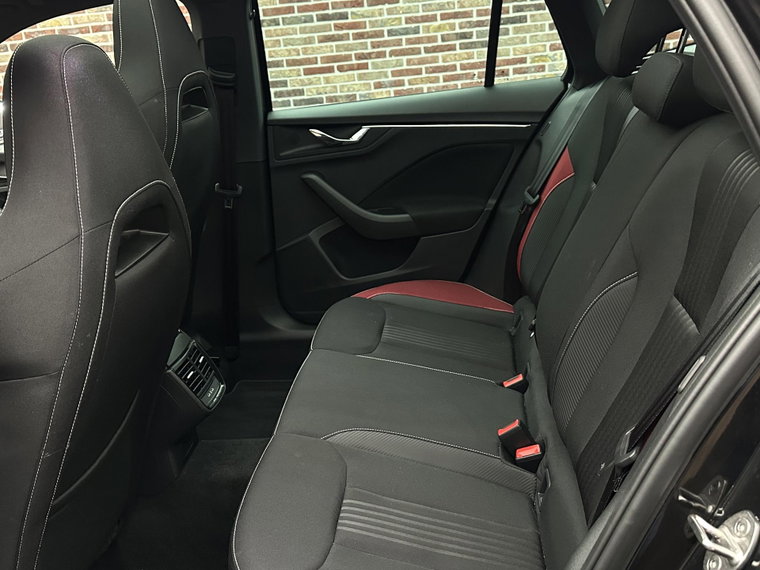 Vehicle Image 23
