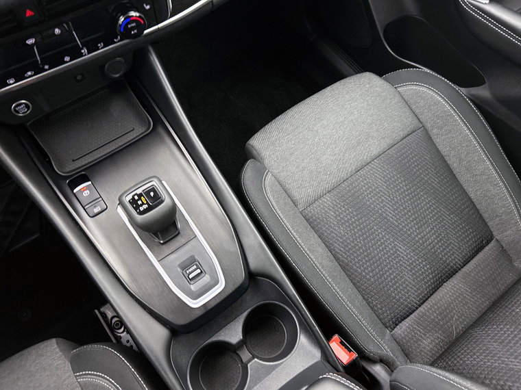 Vehicle Image 32