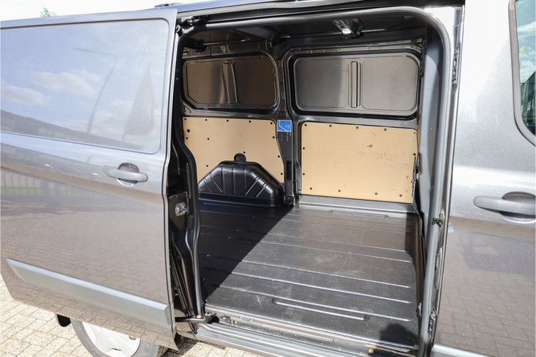 Vehicle Image 18