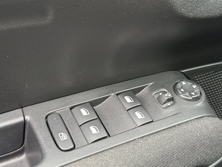 Vehicle Image 28