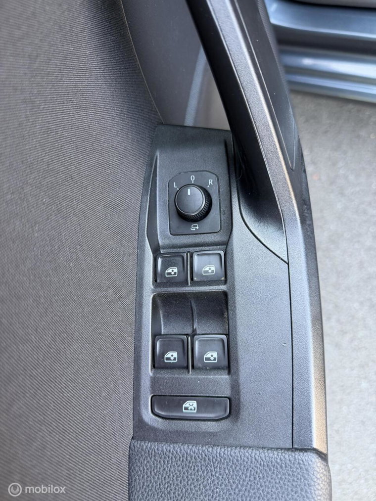 Vehicle Image 34