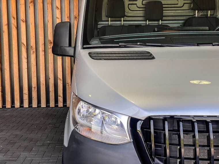 Vehicle Image 32