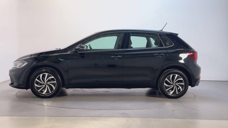 Vehicle Image 16