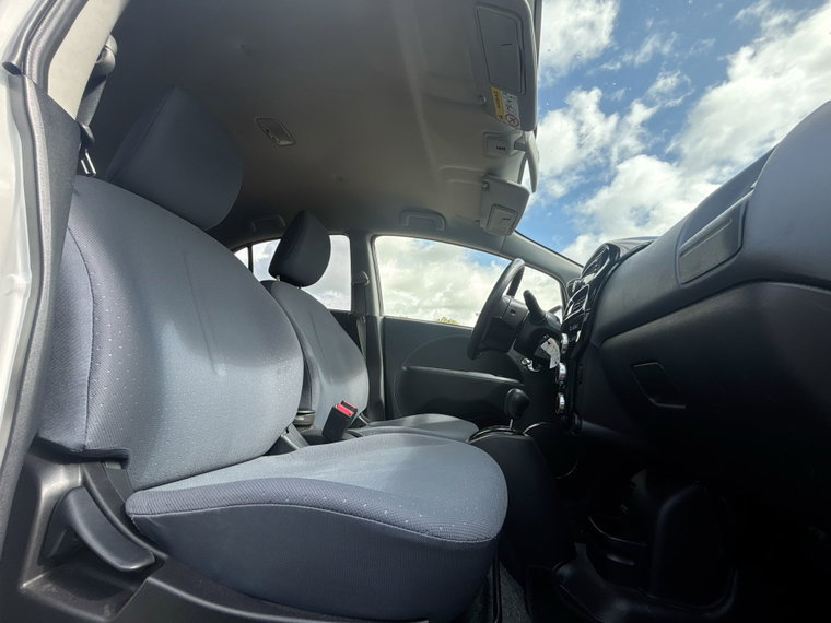 Vehicle Image 25