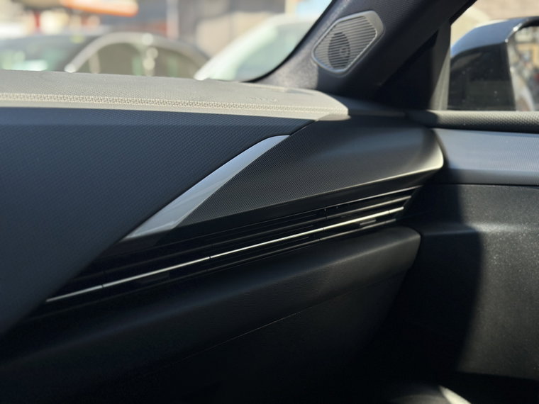 Vehicle Image 38