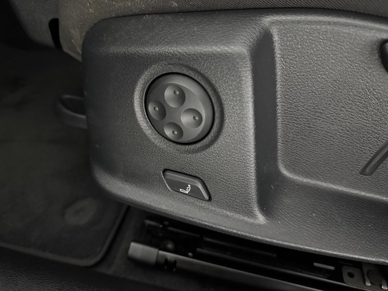 Vehicle Image 33
