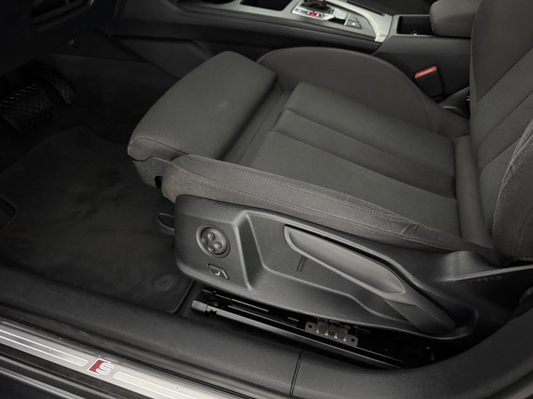 Vehicle Image 36