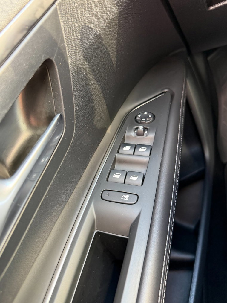 Vehicle Image 42