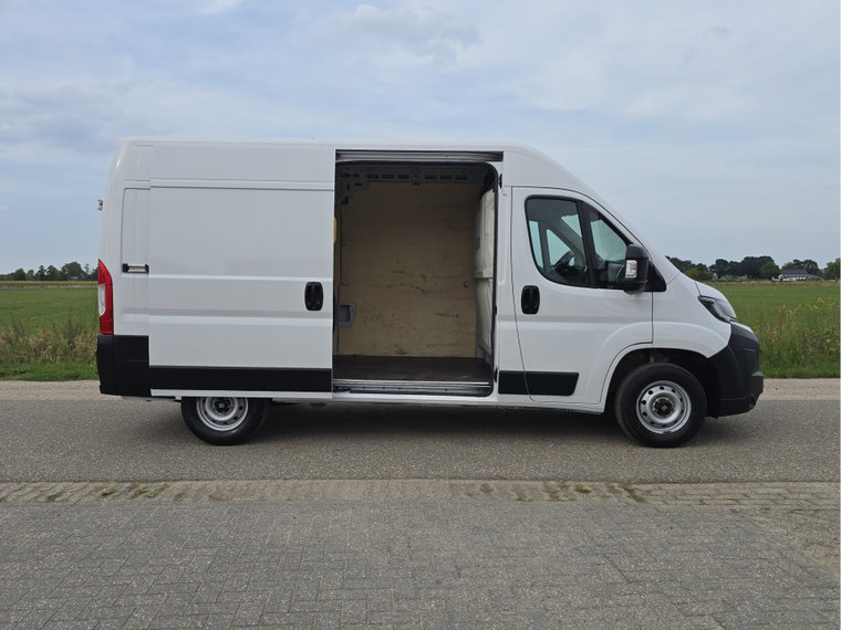 Vehicle Image 28