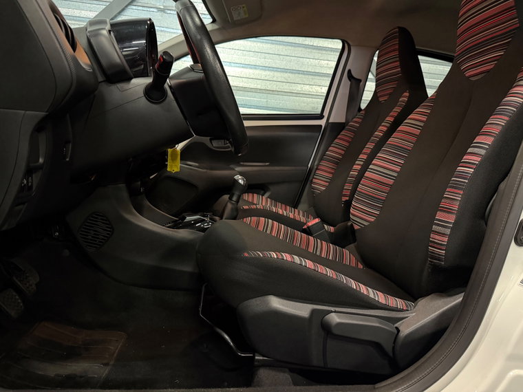Vehicle Image 11
