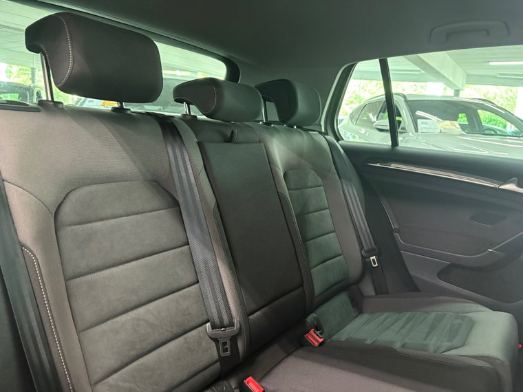 Vehicle Image 33