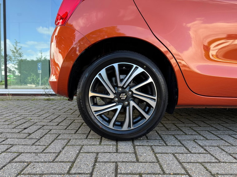 Vehicle Image 25