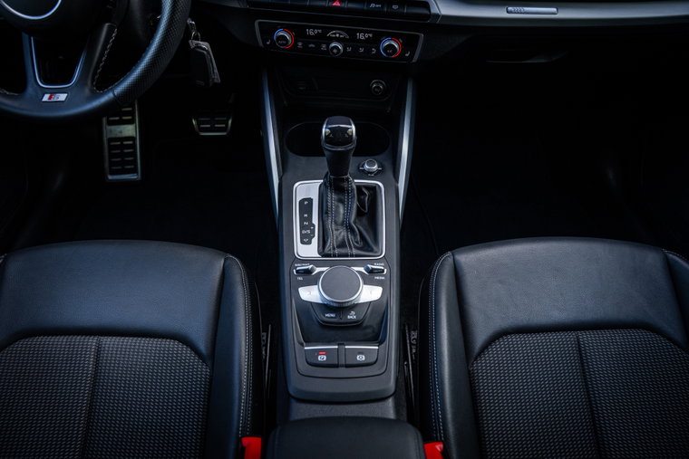 Vehicle Image 36