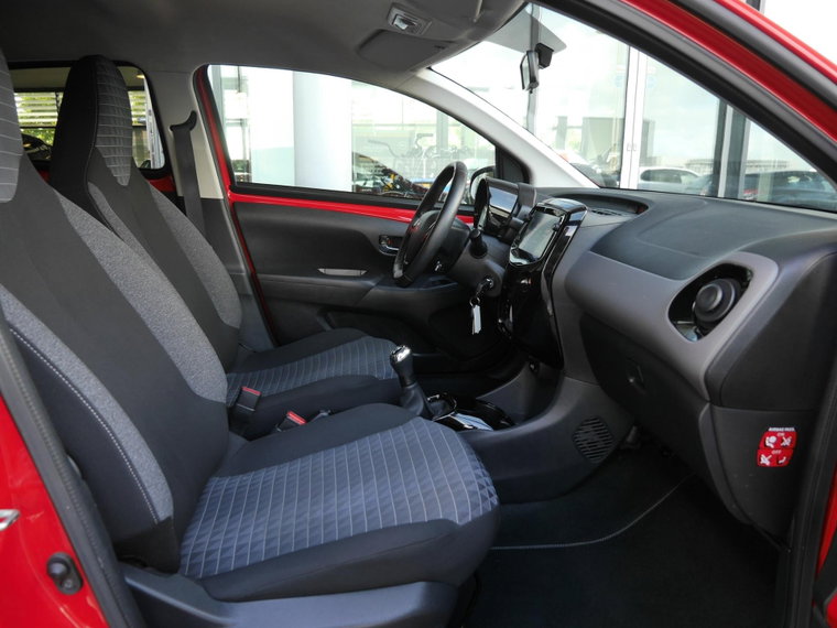 Vehicle Image 12