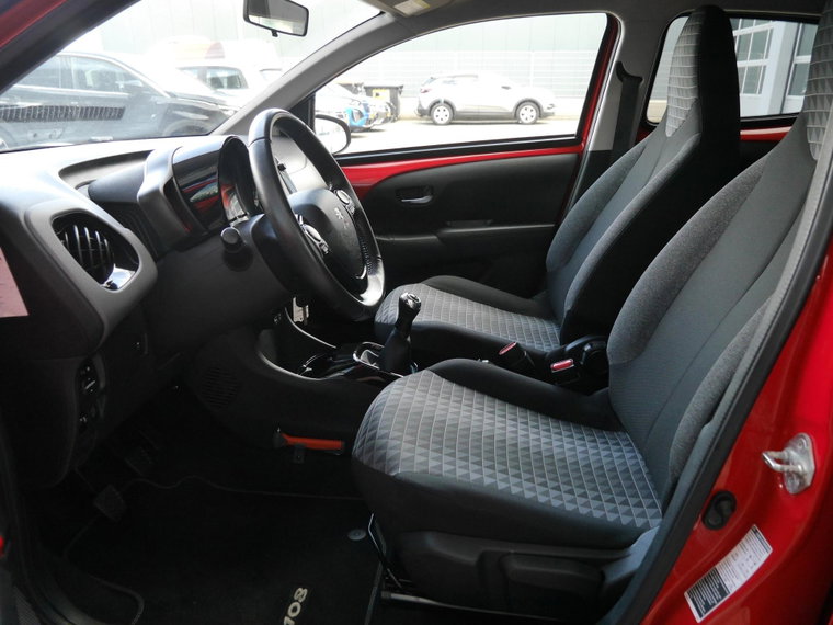 Vehicle Image 8