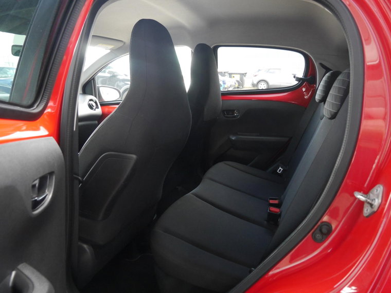 Vehicle Image 9