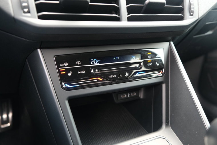 Vehicle Image 28