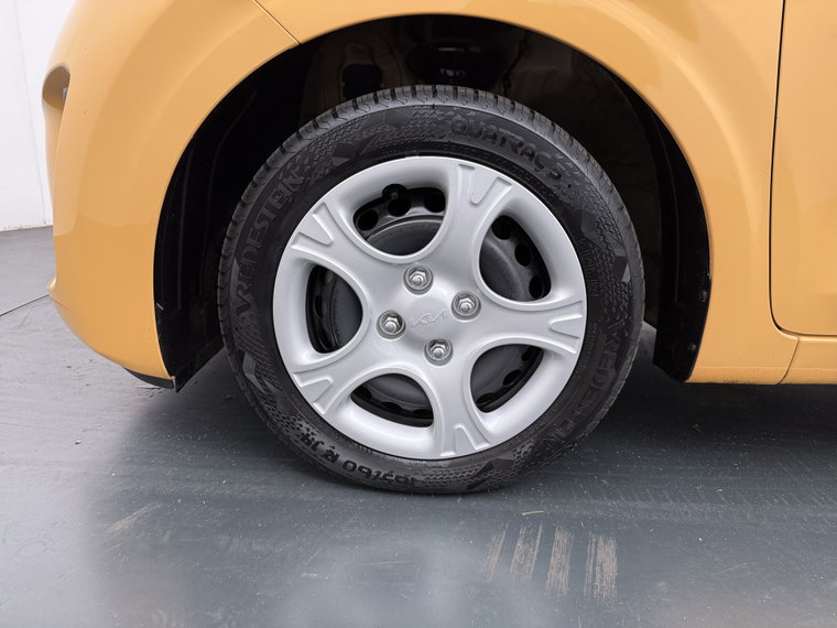 Vehicle Image 15