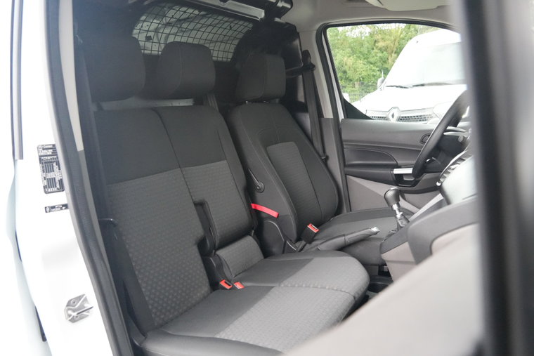 Vehicle Image 32