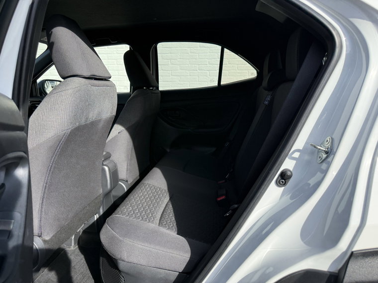 Vehicle Image 25
