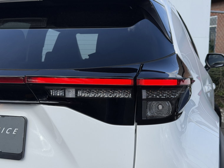 Vehicle Image 32