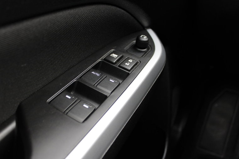 Vehicle Image 25