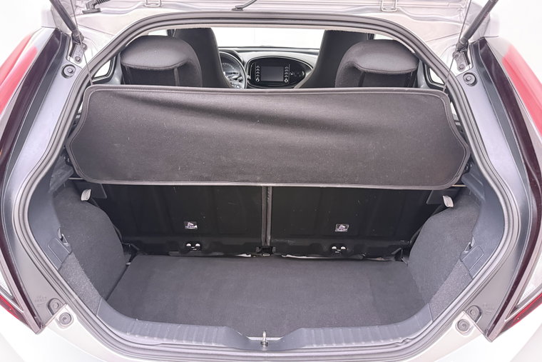 Vehicle Image 13
