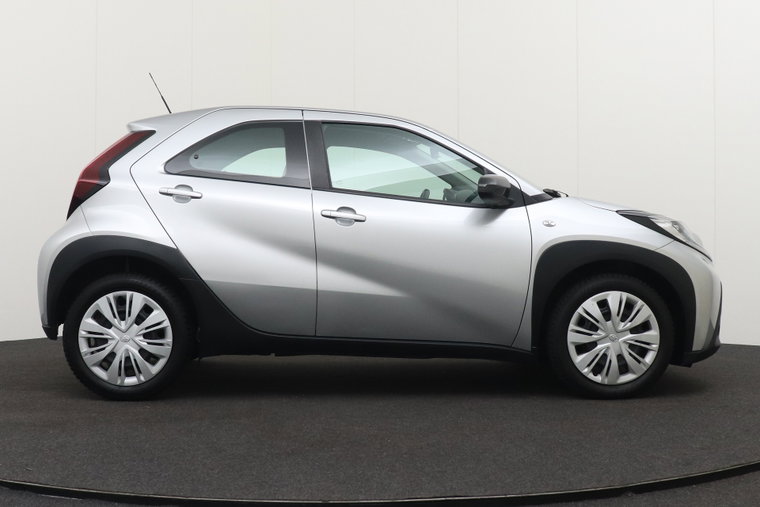 Vehicle Image 6