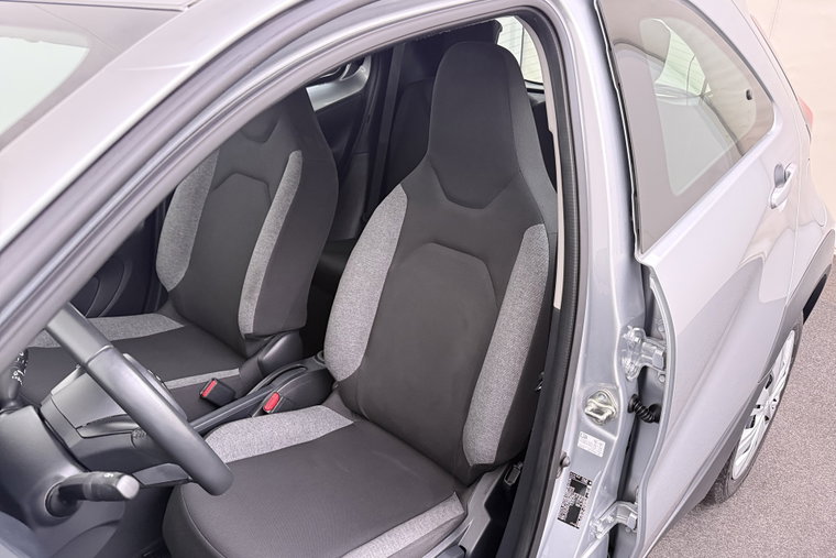 Vehicle Image 9