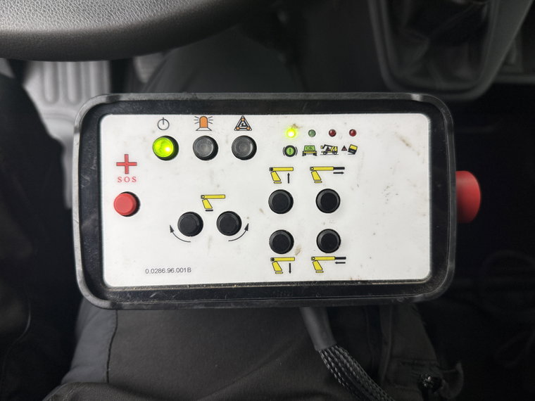 Vehicle Image 25