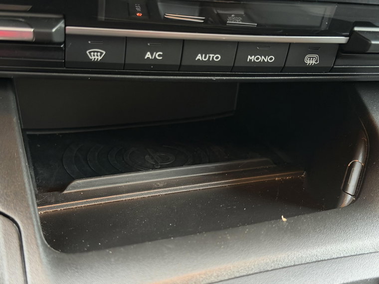 Vehicle Image 28