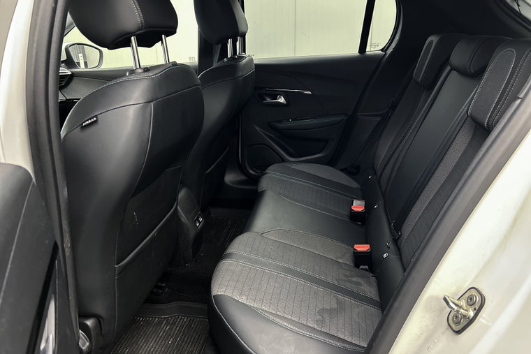 Vehicle Image 25