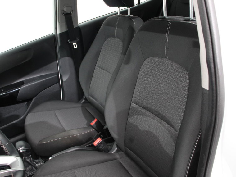 Vehicle Image 35