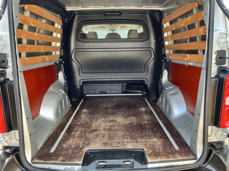 Vehicle Image 25