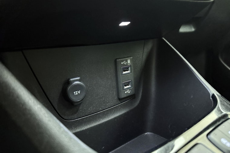 Vehicle Image 25