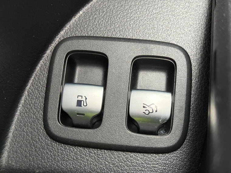 Vehicle Image 28