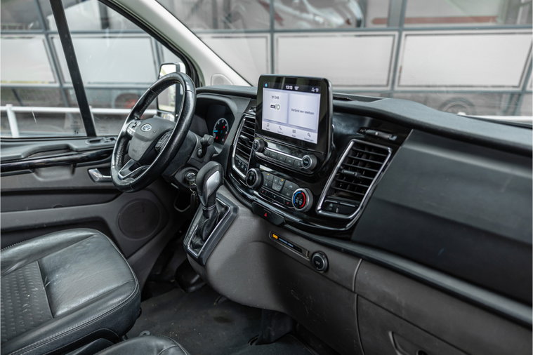 Vehicle Image 12
