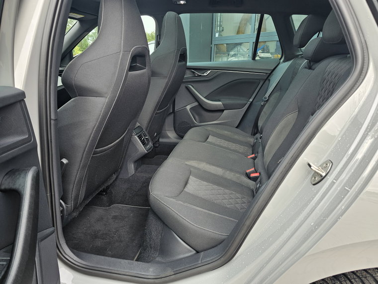 Vehicle Image 14