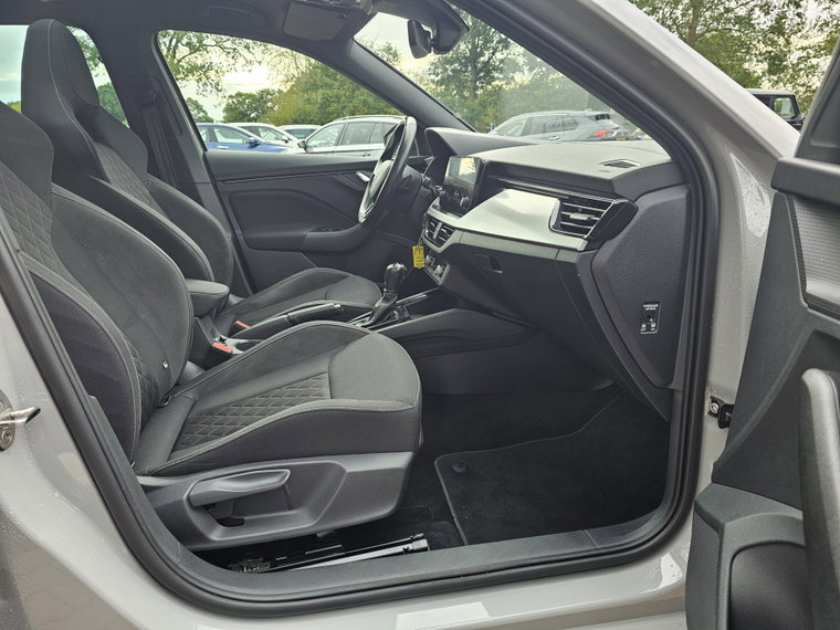 Vehicle Image 17