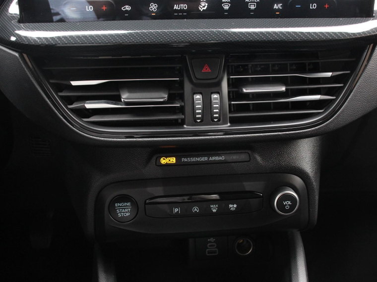 Vehicle Image 26