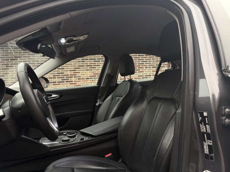 Vehicle Image 40