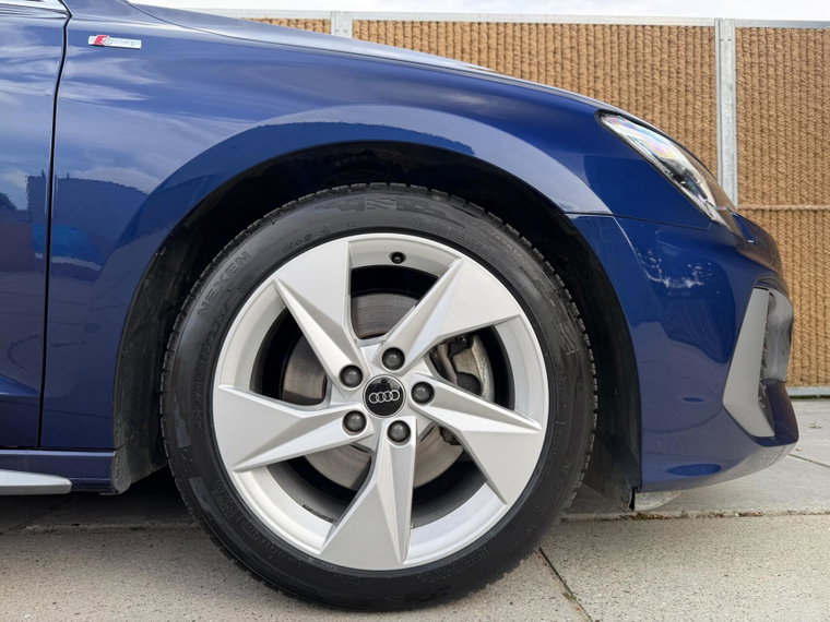 Vehicle Image 38