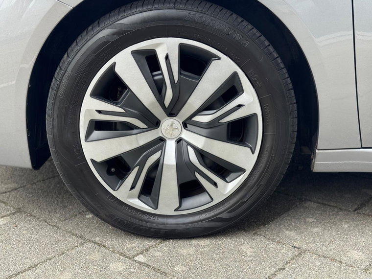 Vehicle Image 17