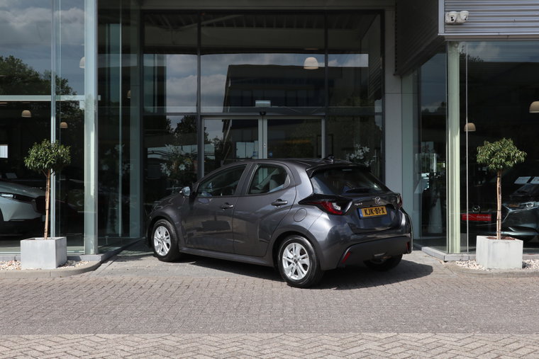 Vehicle Image 4