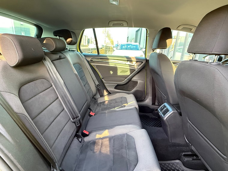 Vehicle Image 32